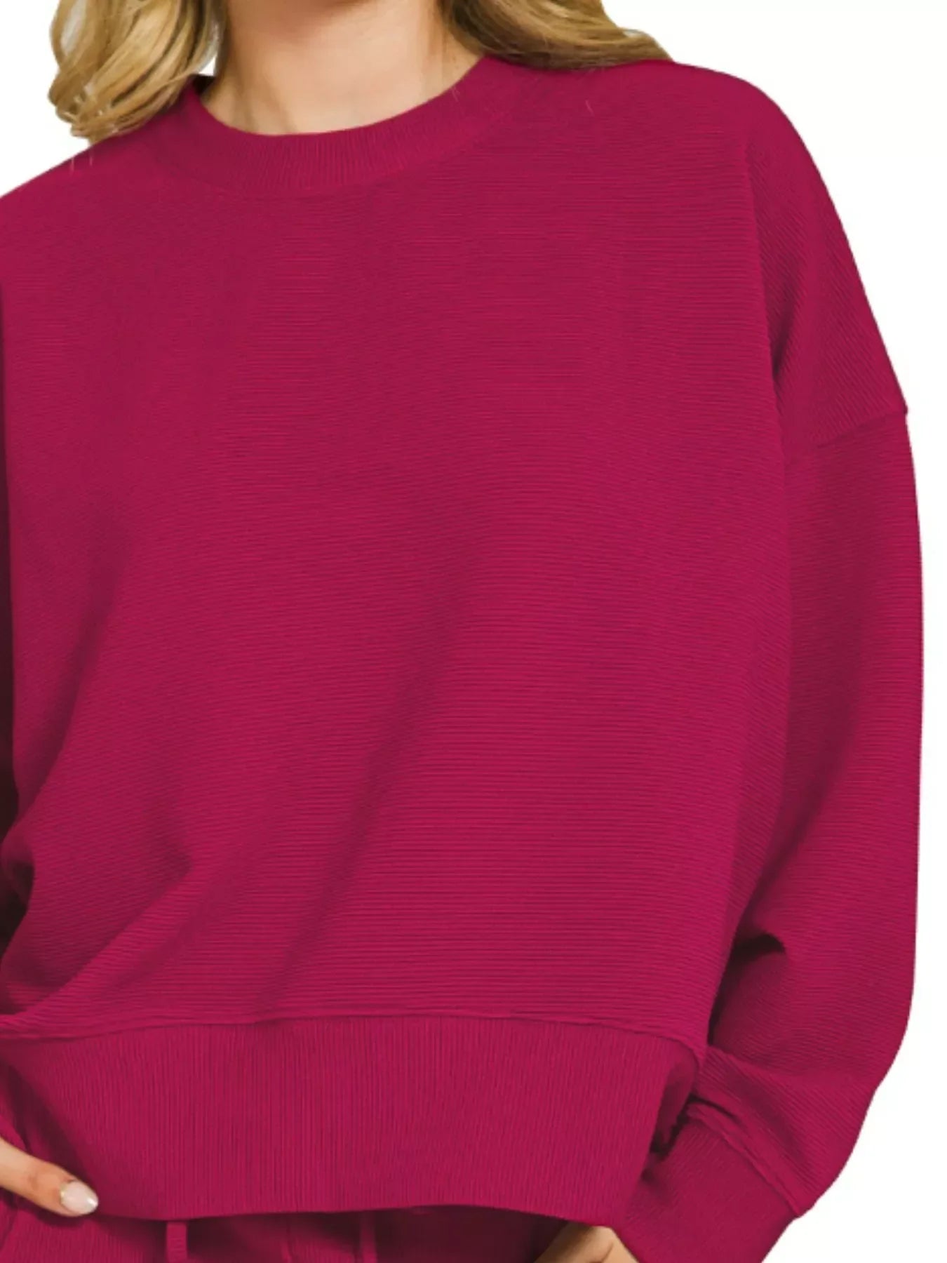 Fuchsia ribbed crewneck sweatshirt, cozy and trendy for everyday wear