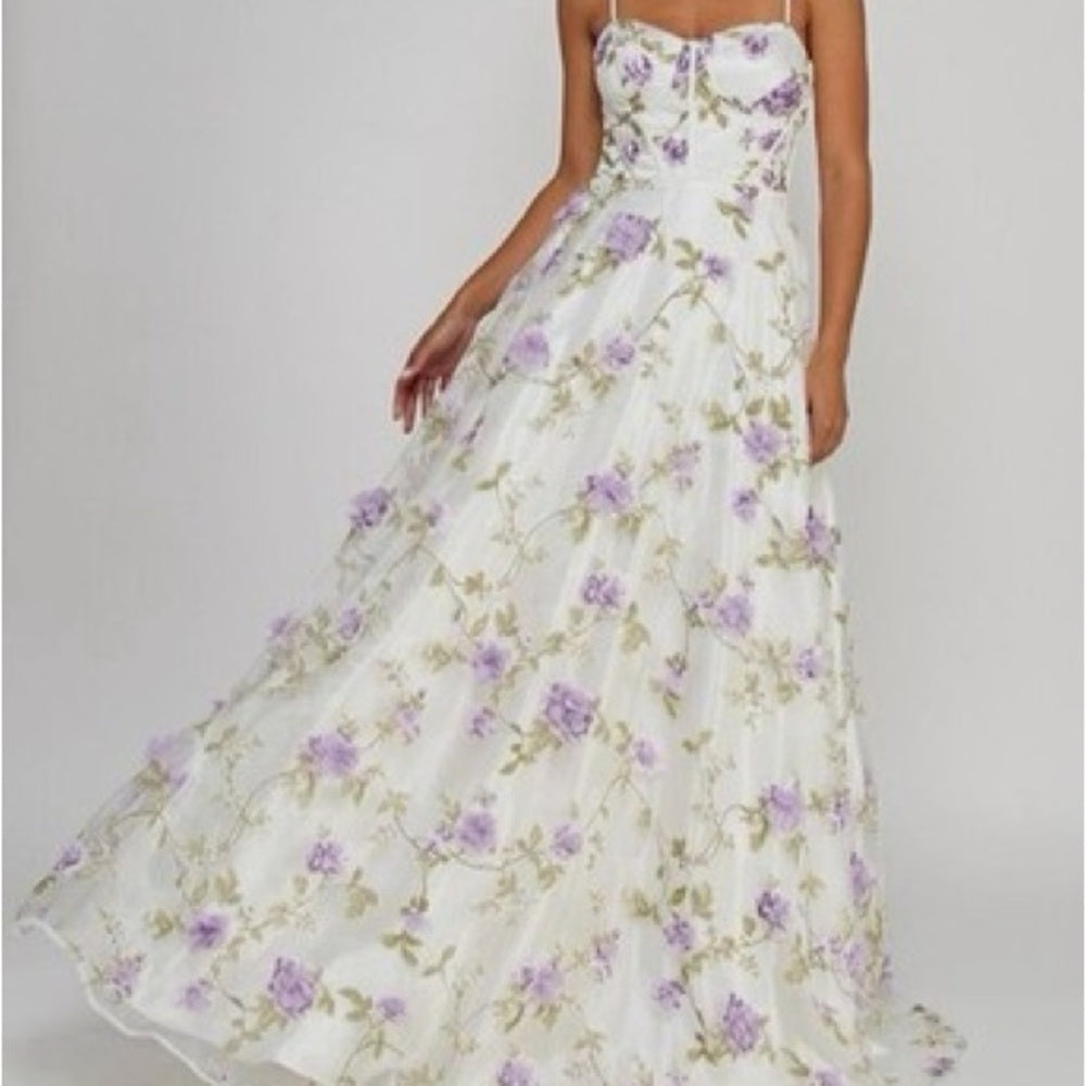 Say Yes 3D floral embellishment details. Size 13/14 white and purple