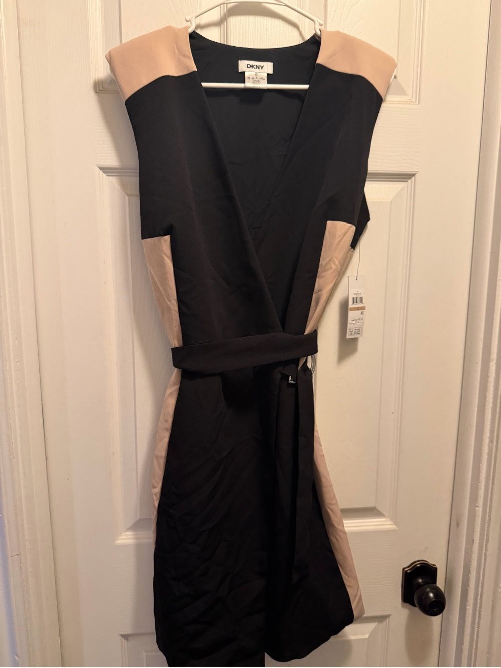 DKNY Colorblocked Sheath Dress: Elevate Your Style Effortlessly