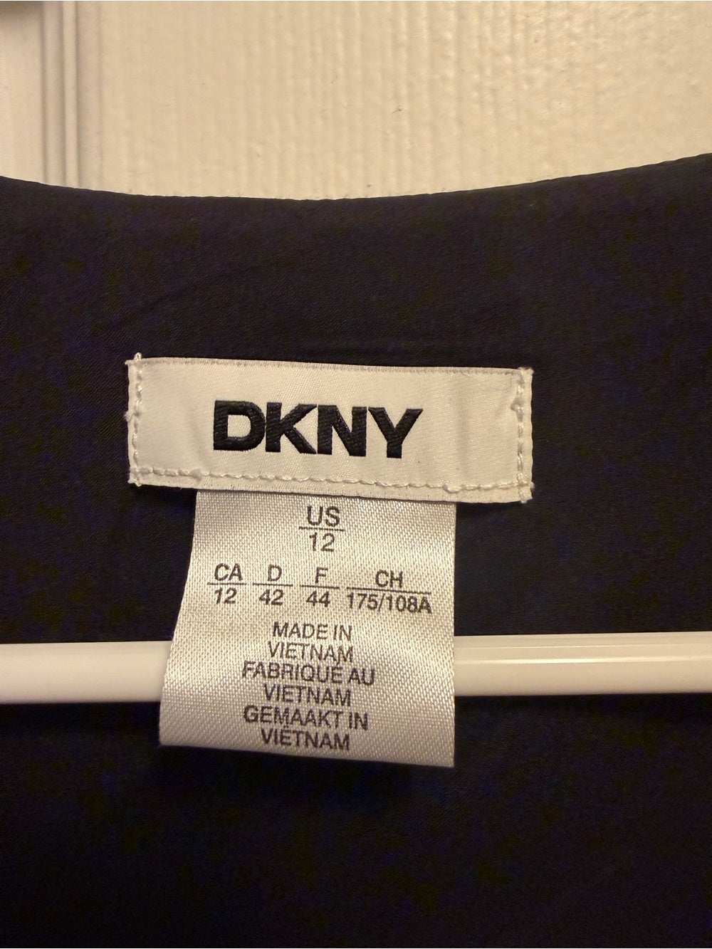 DKNY Colorblocked Sheath Dress: Elevate Your Style Effortlessly