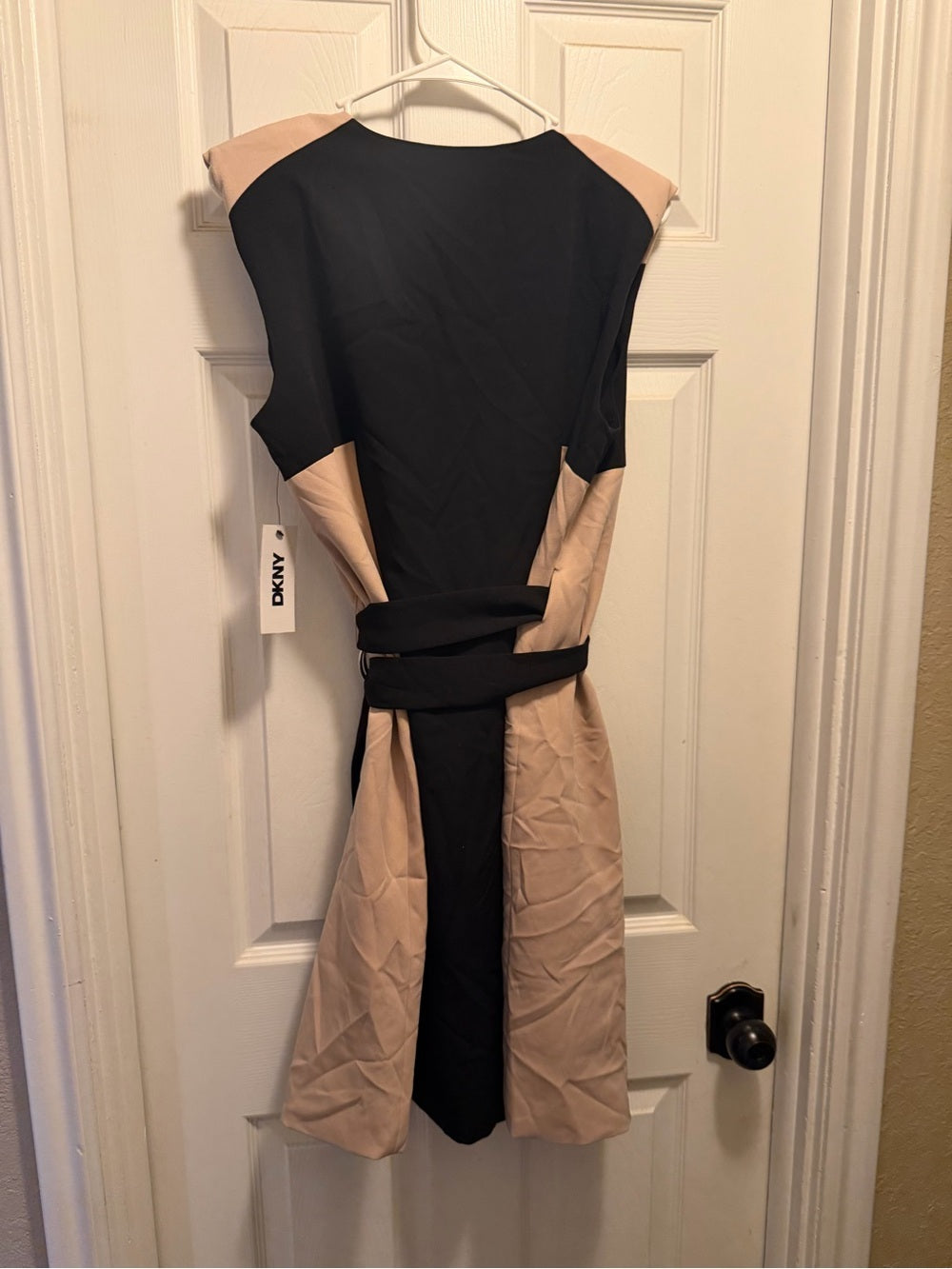 DKNY Colorblocked Sheath Dress: Elevate Your Style Effortlessly
